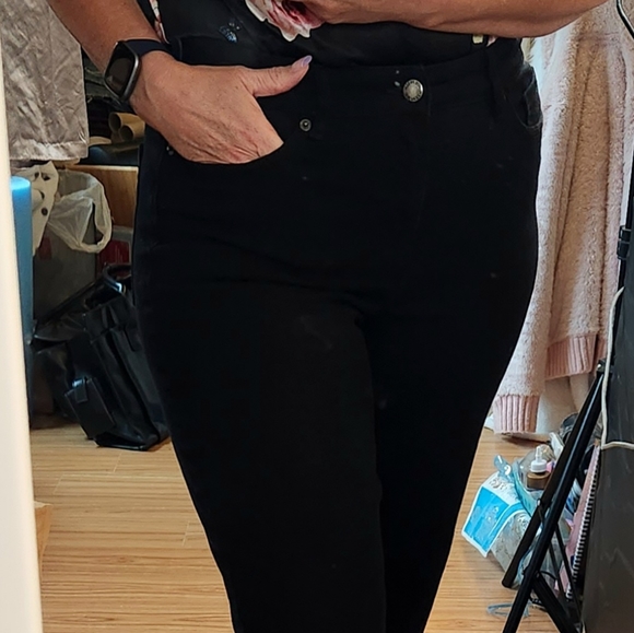 Joe Fresh Wide leg cropped black jeans - Picture 2 of 5